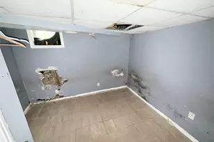 210 Dartmouth St, Hempstead, NY 11550 - Photo 18