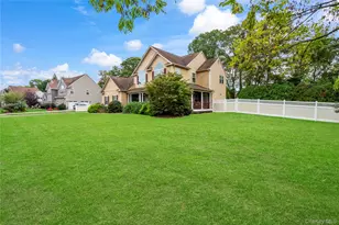 22 Southview Cir, Lake Grove, NY 11755 - Photo 2