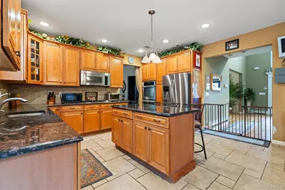 22 Southview Circle, Lake Grove, NY 11755 - Photo 14