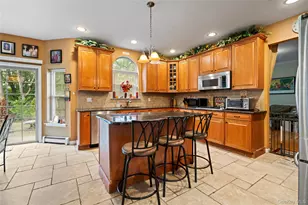 22 Southview Cir, Lake Grove, NY 11755 - Photo 12