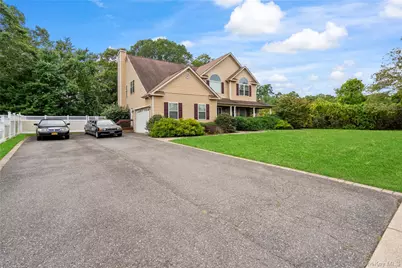 22 Southview Circle, Lake Grove, NY 11755 - Photo 4