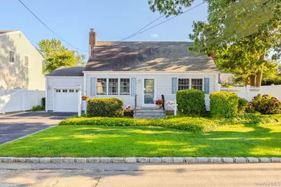 37 Newark Street, Lindenhurst, NY 11757 - Photo 2