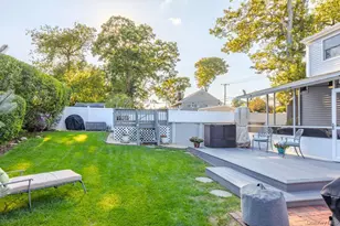 37 Newark St, Lindenhurst, NY 11757 - Photo 4