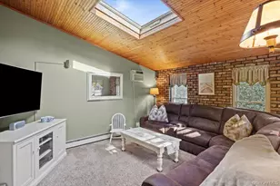 37 Newark St, Lindenhurst, NY 11757 - Photo 8