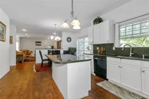 5 Naomi Ct, Melville, NY 11747 - Photo 16