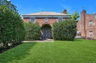 30 Beechwood Dr, Lawrence, NY 11559 - Photo 2