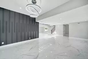 18 Mist Ln, Westbury, NY 11590 - Photo 16