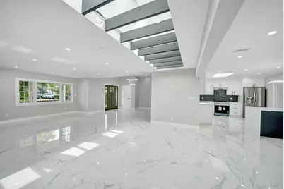 18 Mist Lane, Westbury, NY 11590 - Photo 20