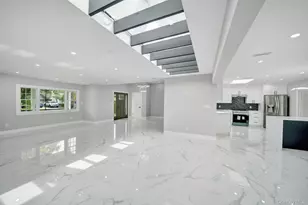 18 Mist Ln, Westbury, NY 11590 - Photo 20