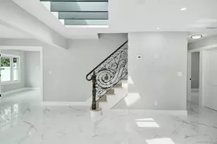 18 Mist Ln, Westbury, NY 11590 - Photo 28