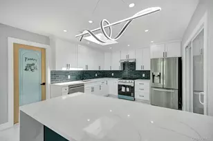 18 Mist Ln, Westbury, NY 11590 - Photo 6