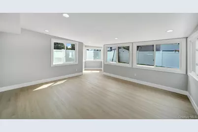 18 Mist Lane, Westbury, NY 11590 - Photo 26