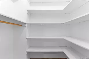 1 Kensington Gate, Great Neck, NY 11023 - Photo 18