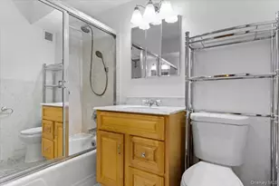 1 Kensington Gate, Great Neck, NY 11023 - Photo 14