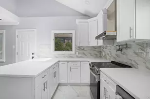 827 Eastfield Rd, Westbury, NY 11590 - Photo 8