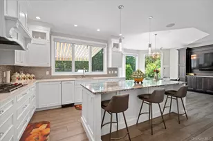 9 Scenic View Ct, Dix Hills, NY 11746 - Photo 20