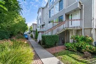 18 Windward Ln, Bronx, NY 10464 - Photo 4