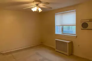 264-65 Langston Ave, Glen Oaks, NY 11004 - Photo 8