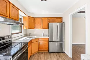 196 S Broome Ave, Lindenhurst, NY 11757 - Photo 10