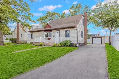 196 S Broome Avenue, Lindenhurst, NY 11757 - Photo 2