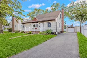 196 S Broome Ave, Lindenhurst, NY 11757 - Photo 2