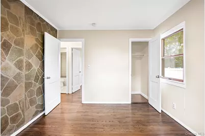 196 S Broome Avenue, Lindenhurst, NY 11757 - Photo 16