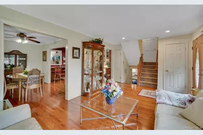 41 Wiltshire Drive, Commack, NY 11725 - Photo 8