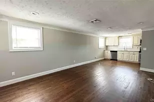 27 Southridge Dr, Glen Cove, NY 11542 - Photo 2