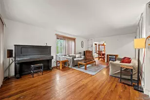 604 Dartmouth St, Westbury, NY 11590 - Photo 2