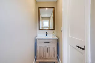 19 Marianna Pl, East Islip, NY 11730 - Photo 4