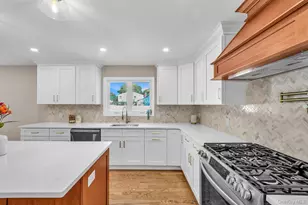 19 Marianna Pl, East Islip, NY 11730 - Photo 12