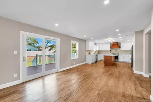 19 Marianna Pl, East Islip, NY 11730 - Photo 8