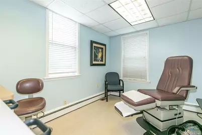 188 W Main Street, Oyster Bay, NY 11771 - Photo 10