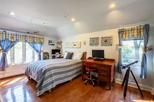 100 Station Rd, Great Neck, NY 11023 - Photo 20