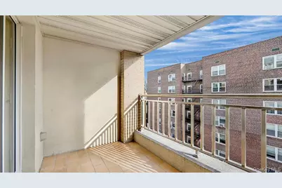 140-75 Ash #4B, Flushing, NY 11355 - Photo 6