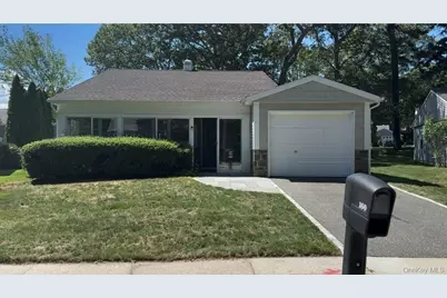 160 Laurance Lane, Ridge, NY 11961 - Photo 2