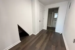 82 Waring Pl, Yonkers, NY 10703 - Photo 2