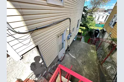 82 Waring Place #2, Yonkers, NY 10703 - Photo 2