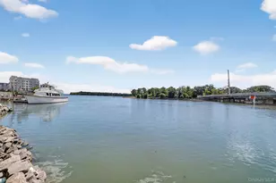 37 Harbor Ln, New Rochelle, NY 10805 - Photo 22