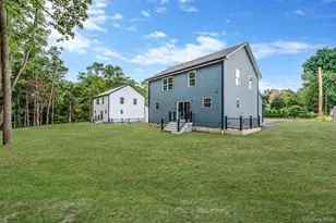 37 Lakeview Dr, Middle Island, NY 11953 - Photo 38