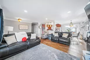 1 Ozone Pl, Massapequa, NY 11758 - Photo 4