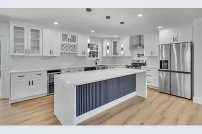 39 Lakeview Drive, Middle Island, NY 11953 - Photo 6