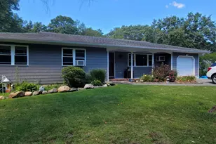 302 Bridgeport Ave, Medford, NY 11763 - Photo 2