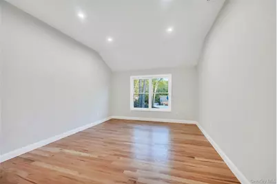 271 N Country Road, Smithtown, NY 11787 - Photo 36