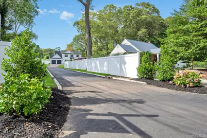 271 N Country Road, Smithtown, NY 11787 - Photo 16