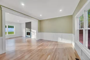 271 N Country Rd, Smithtown, NY 11787 - Photo 20