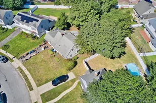 34 Ripple Ln, Levittown, NY 11756 - Photo 6