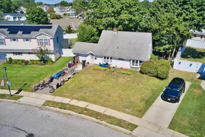 34 Ripple Lane, Levittown, NY 11756 - Photo 4