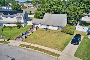 34 Ripple Ln, Levittown, NY 11756 - Photo 4