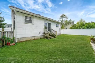 25 Patchogue St, Patchogue, NY 11772 - Photo 18